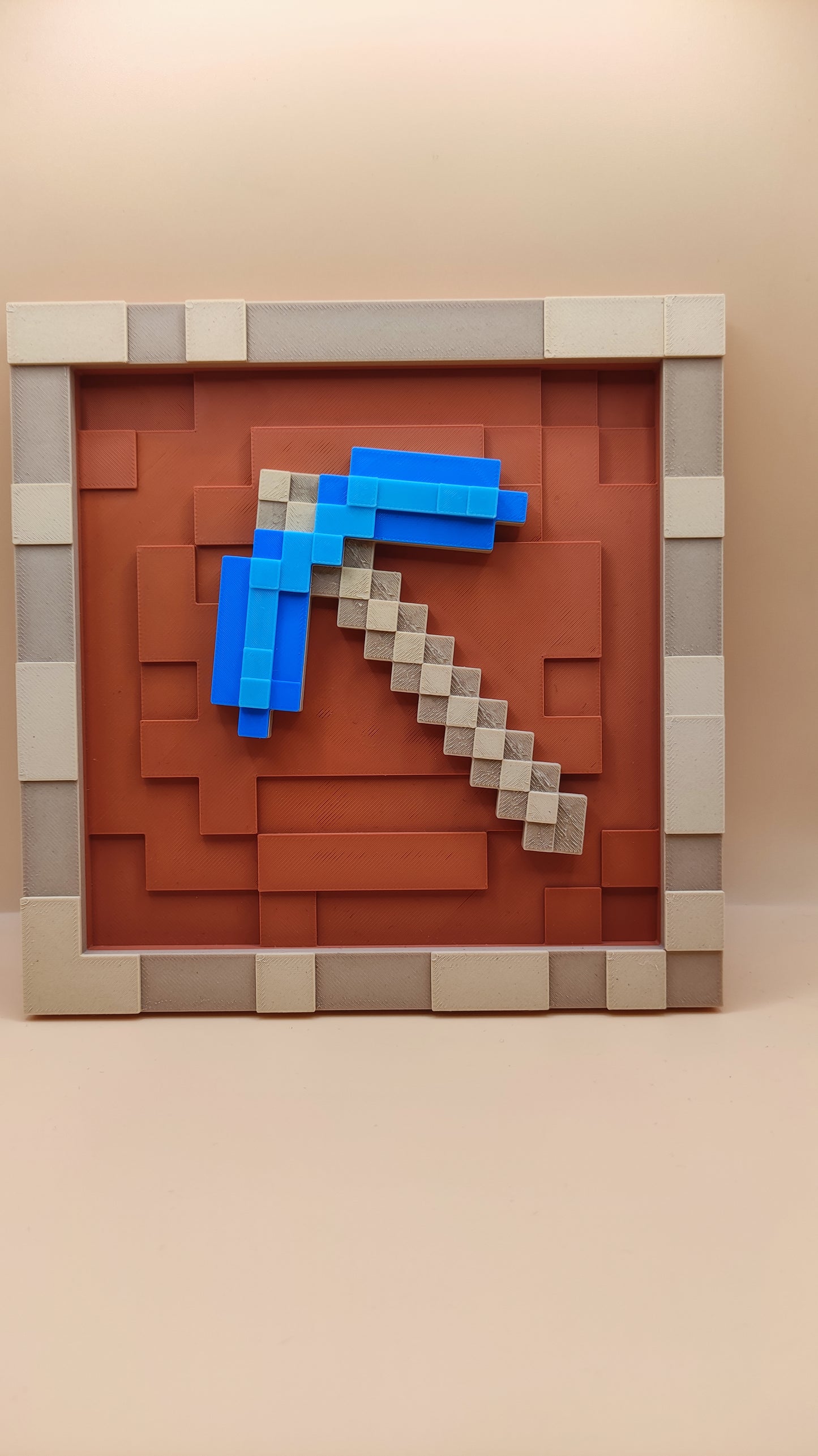 Minecraft Által Inspirált Tárgykeret – Gyémánt Csákánnyal (Mágneses)
